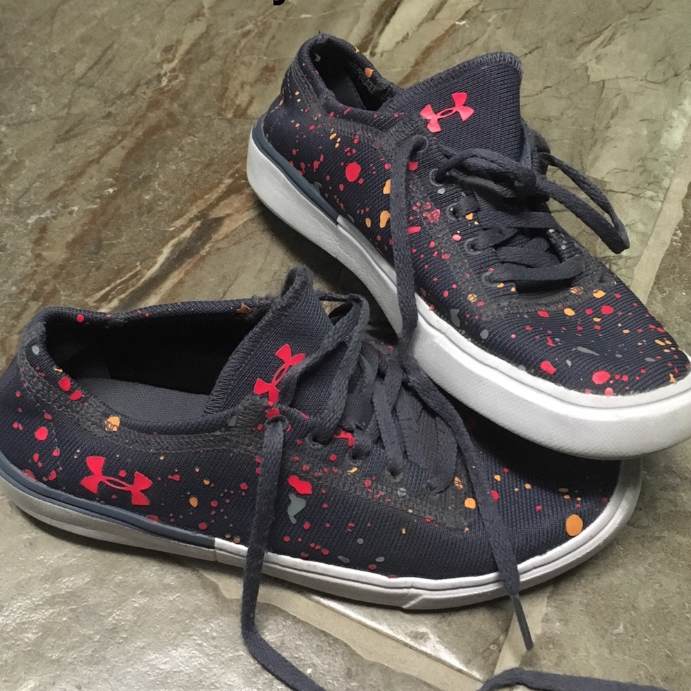 Youth Under Armour Shoes (3.5)